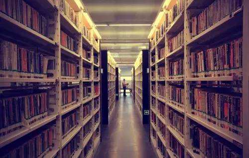 出版物经营许可证与出版物进口 规范市场与文化交流的双重保障